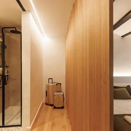 Bravissimo Ballesteries 34, Heart Of The Barri Vell 아파트